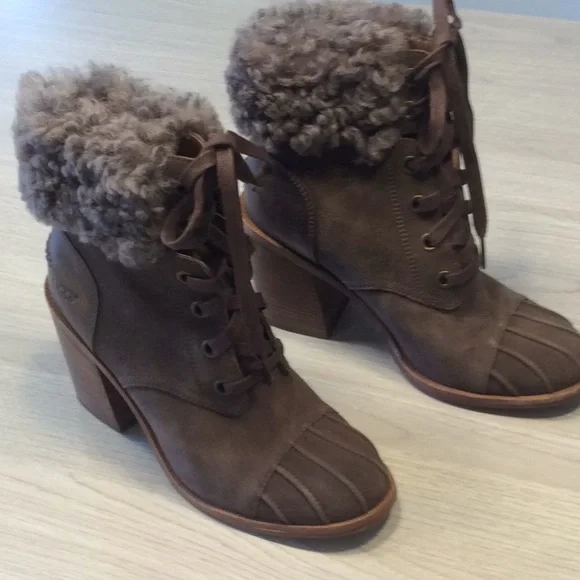 UGG Women Jaxon Brown Cuffed Shearling Bootie- 7.5 - Picture 2 of 16